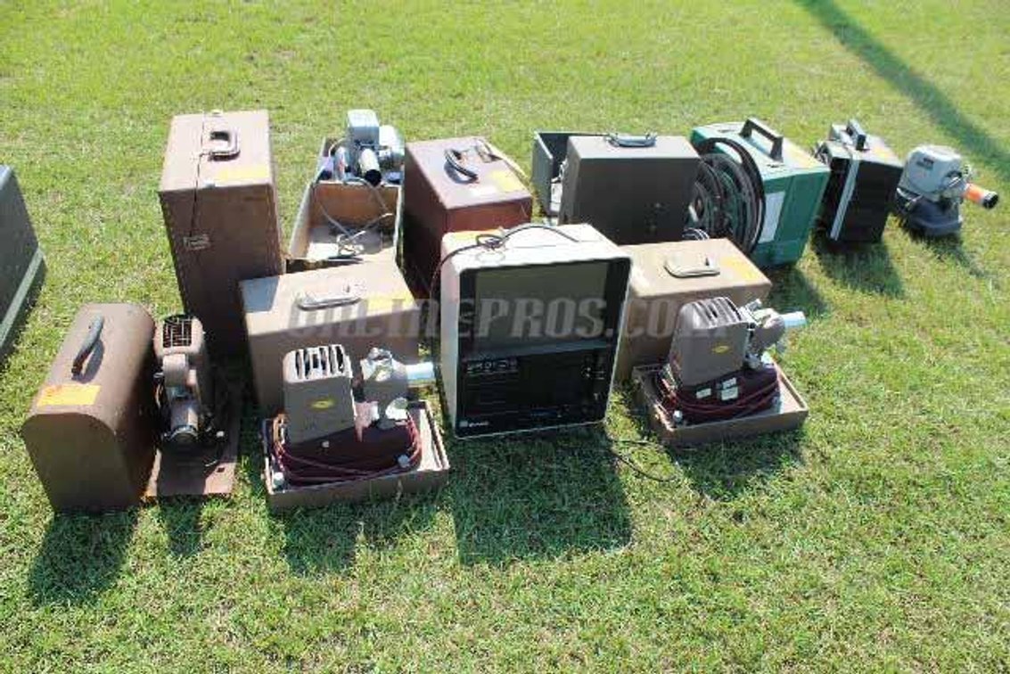 (Lot) Projectors With Cases
