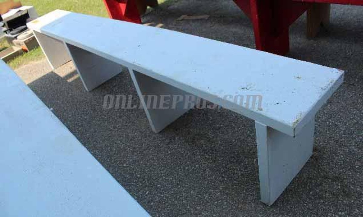 (1) Wood Bench