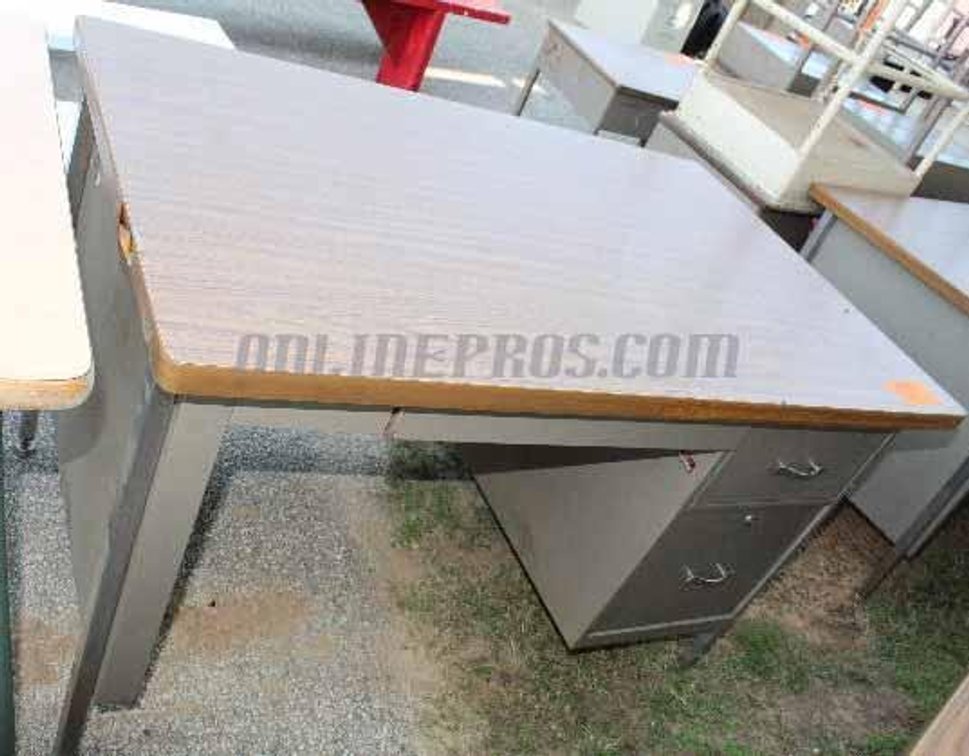 (1) Single Pedestal Teachers Desk