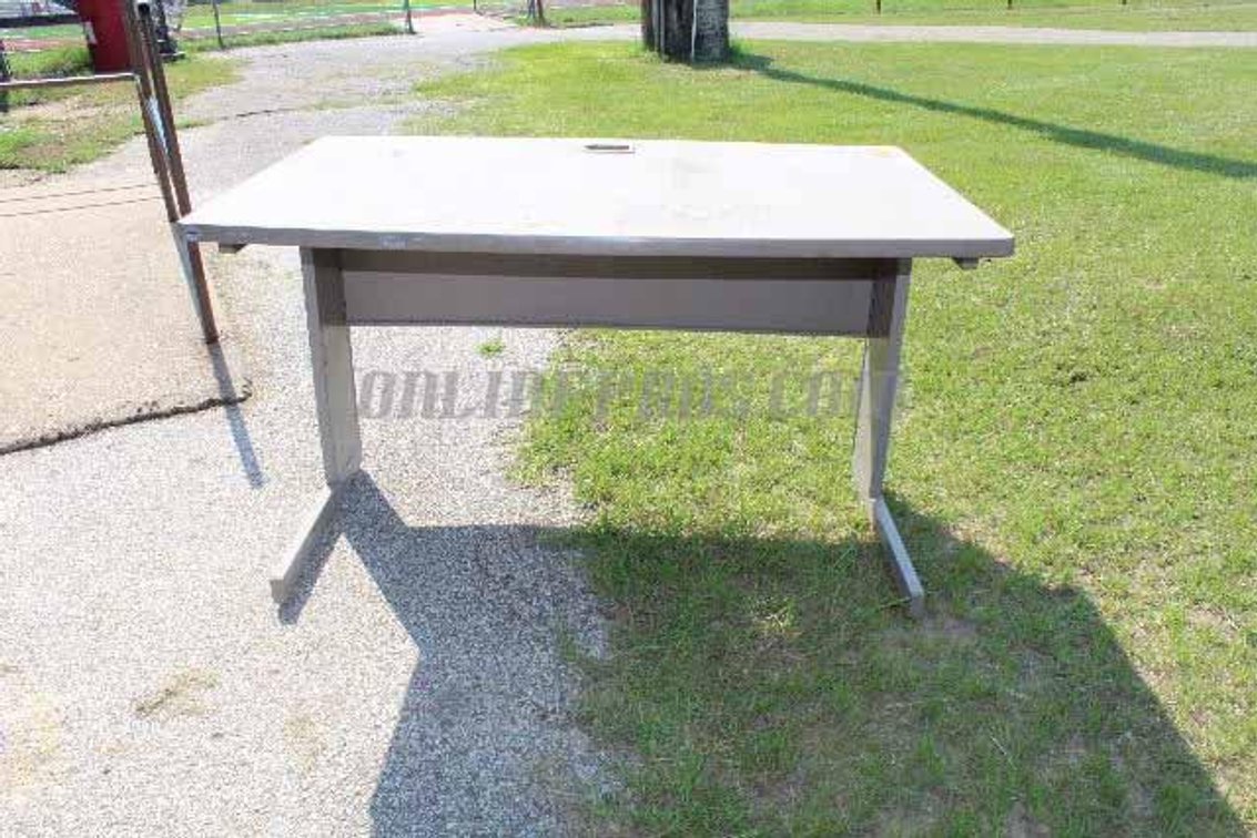 (1) Computer Table