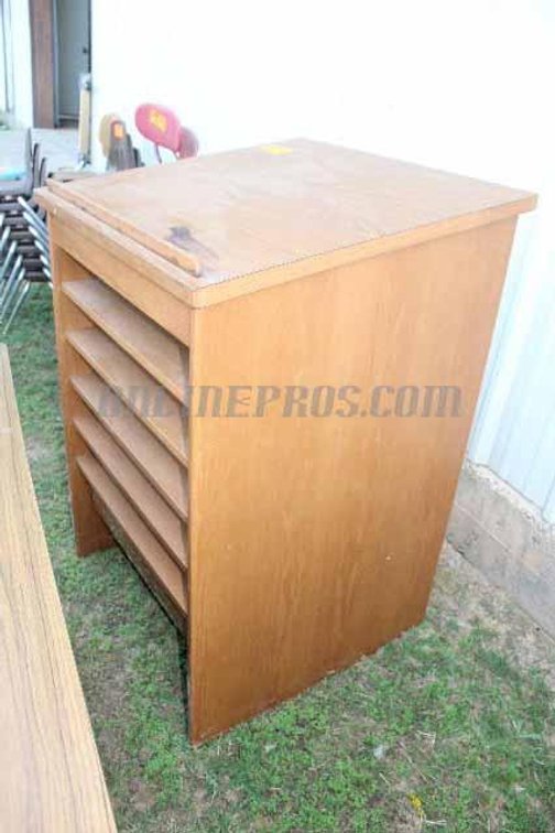 (1) Podium