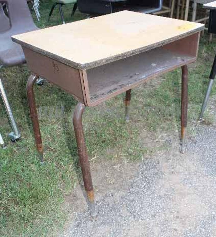 (1) Open Front Plastic Student Desk