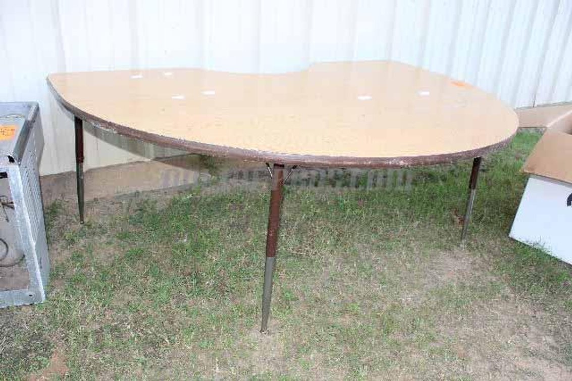 (1) Kidney Shape Desk