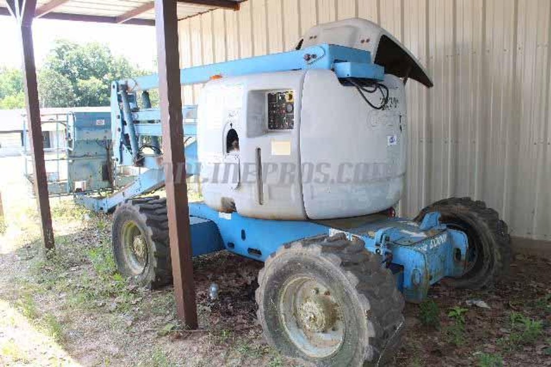 (1) Genie 4x4 Boom Lift