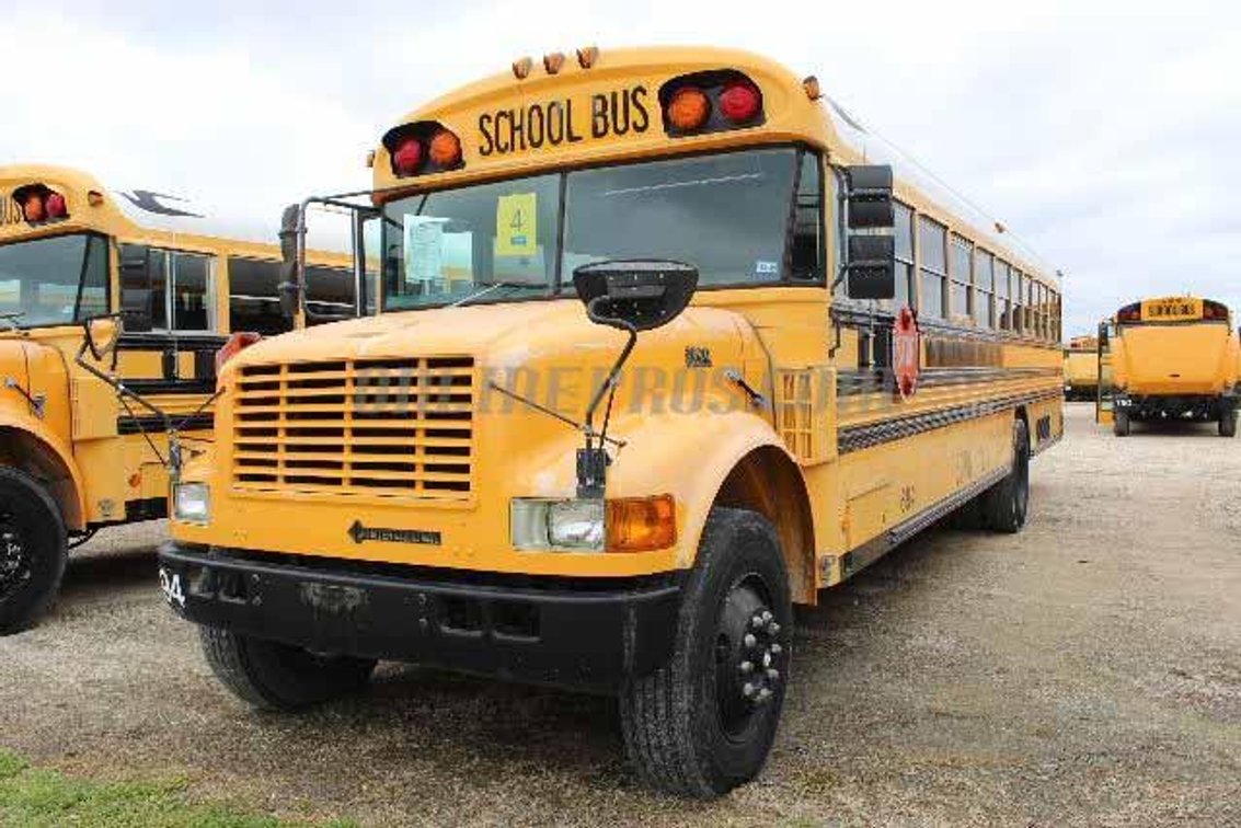 (1) 1998 International Bluebird School Bus Vin #1471