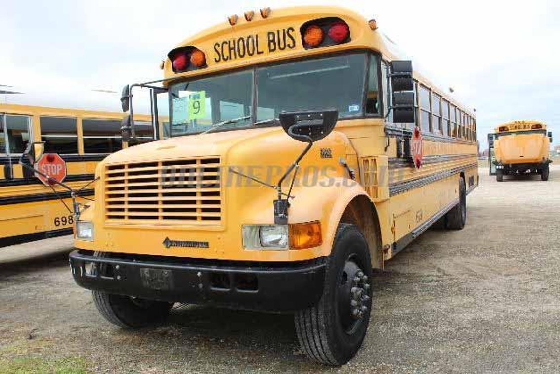 (1) 1998 International Bluebird School Bus Vin #1474