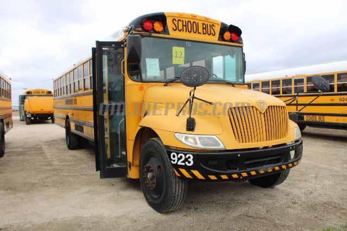 (1) 2005 IC School Bus Vin #5843