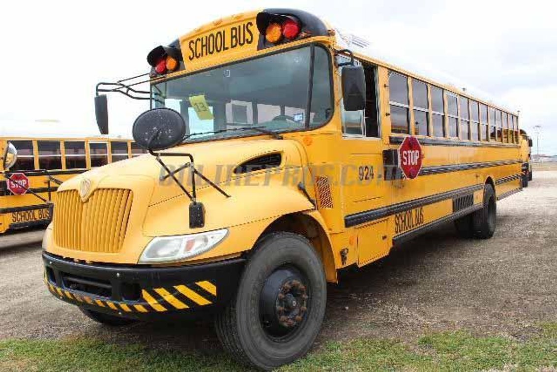 (1) 2005 IC School Bus Vin #5842