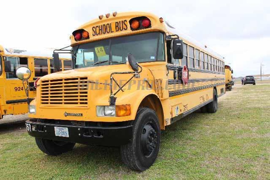 (1) 2000 International Bluebird School Bus Vin #5512