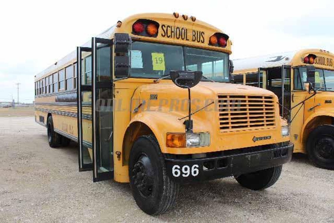 (1) 1998 International Bluebird School Bus Vin #1470