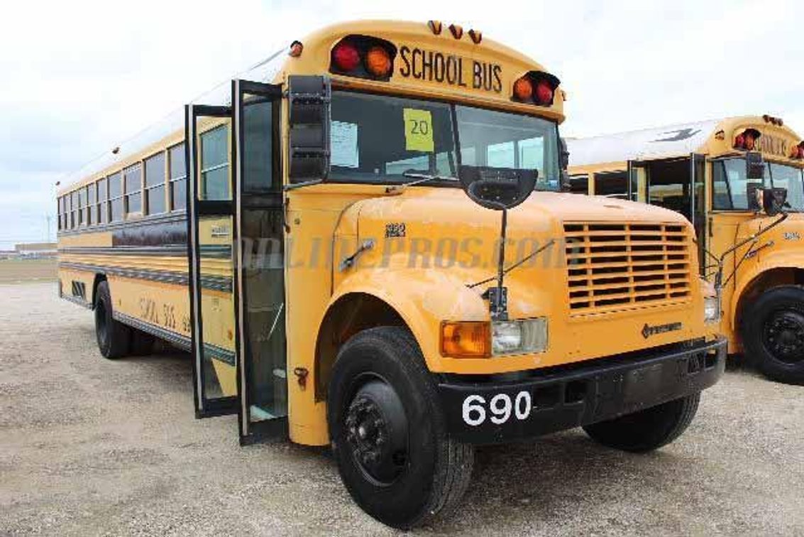 (1) 1998 International Bluebird School Bus Vin #1473
