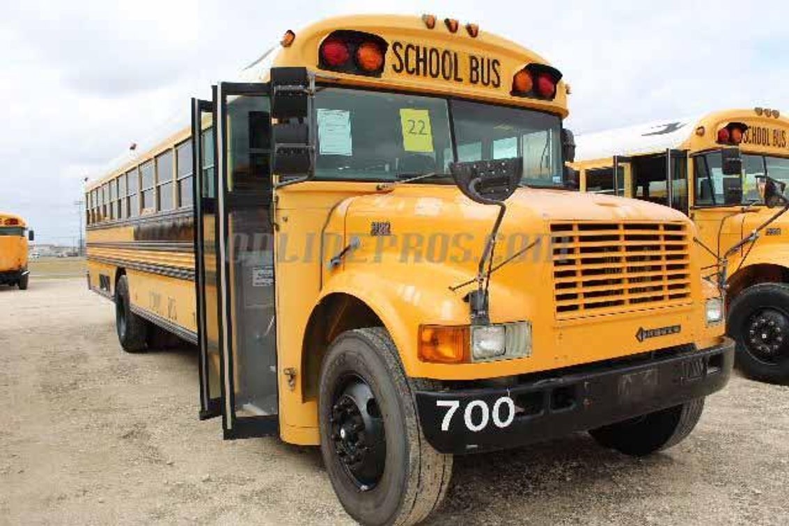 (1) 1998 International Bluebird School Bus Vin #1472