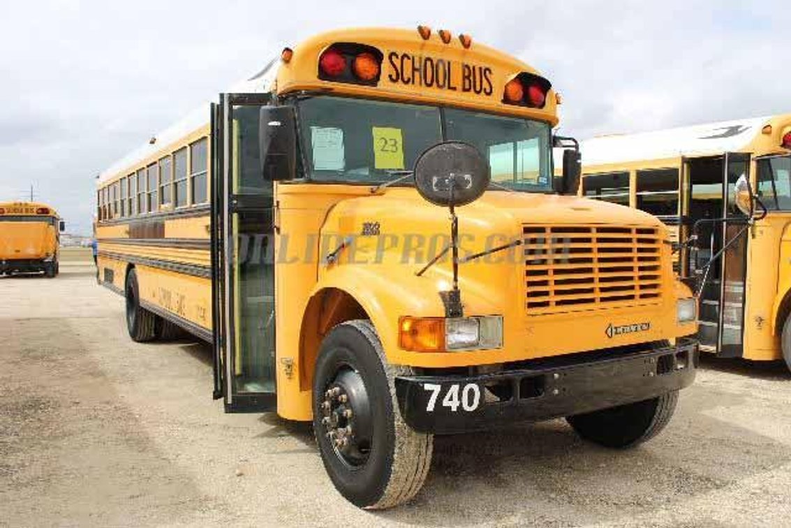 (1) 2000 International Bluebird School Bus Vin #5490