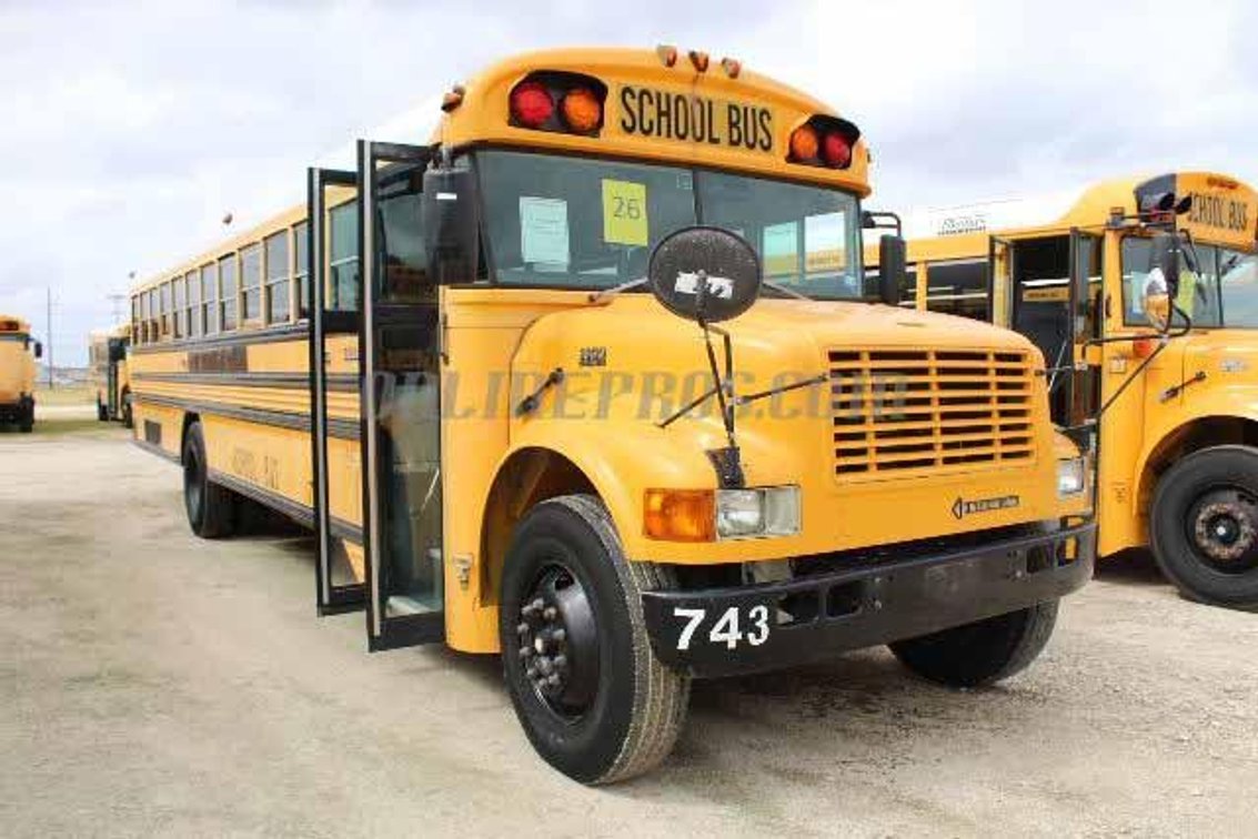 (1) 2000 International Bluebird School Bus Vin #5503