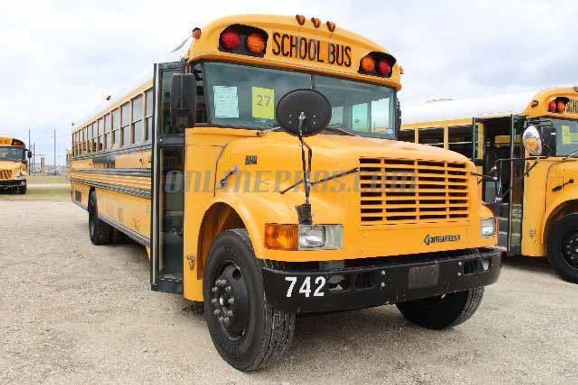 (1) 2000 International Bluebird School Bus Vin #5519
