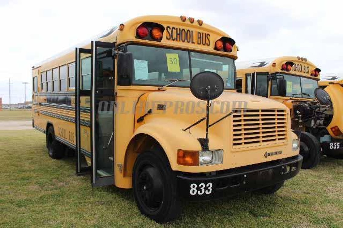 (1) 2001 International Bluebird School Bus Vin #7472