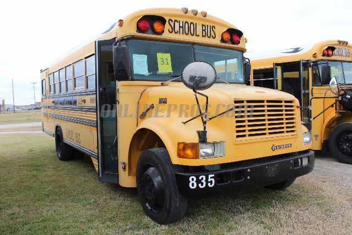 (1) 2001 International Bluebird School Bus Vin #7474