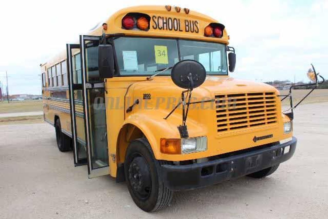 (1) 2001 International Bluebird School Bus Vin #0190