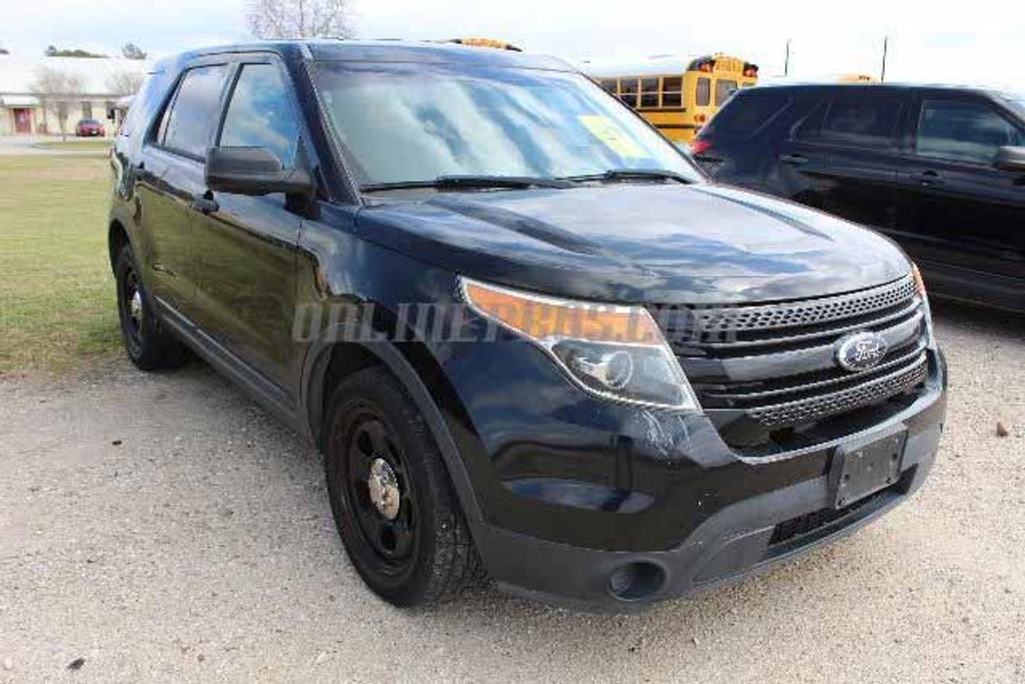 (1) 2013 Ford Explorer Vin #0585
