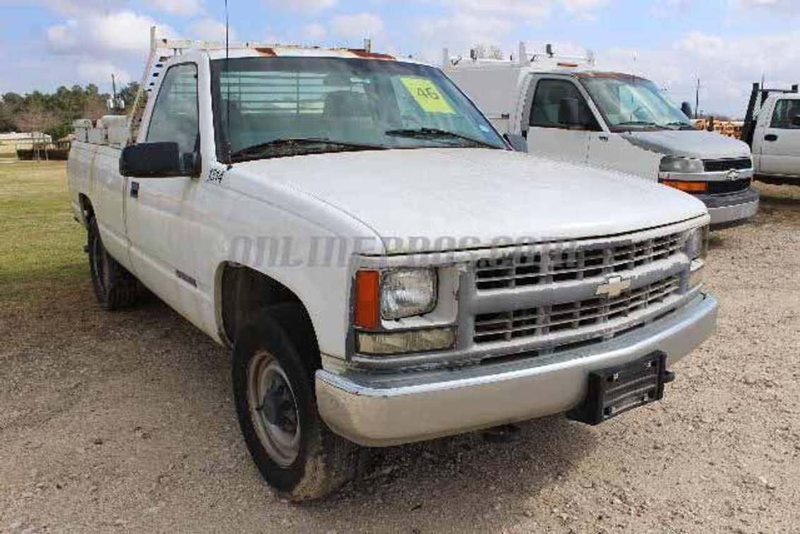 (1) 2000 Chevrolet 2500 Pickup Truck Vin #3226 - Will Need To Be Towed