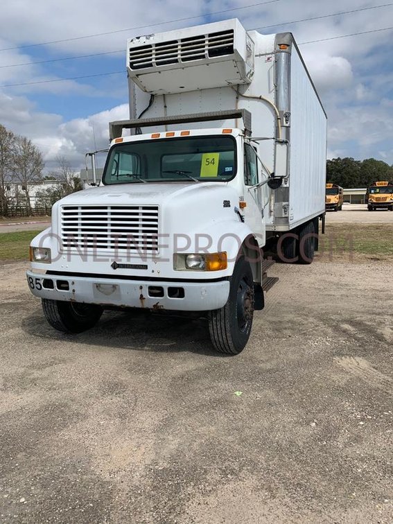 (1) 1999 International Refrigeration Box Truck Vin #8043
