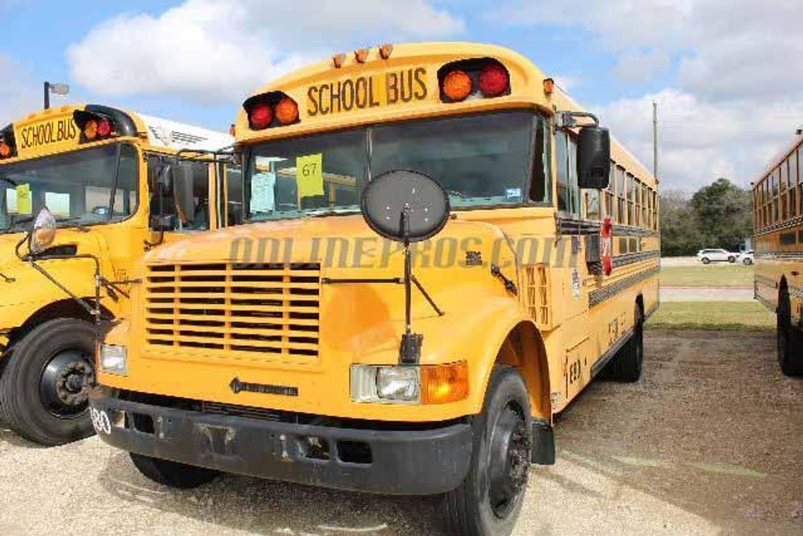 (1) 2001 International Bluebird School Bus Vin #0196 - Will Need To Be Towed