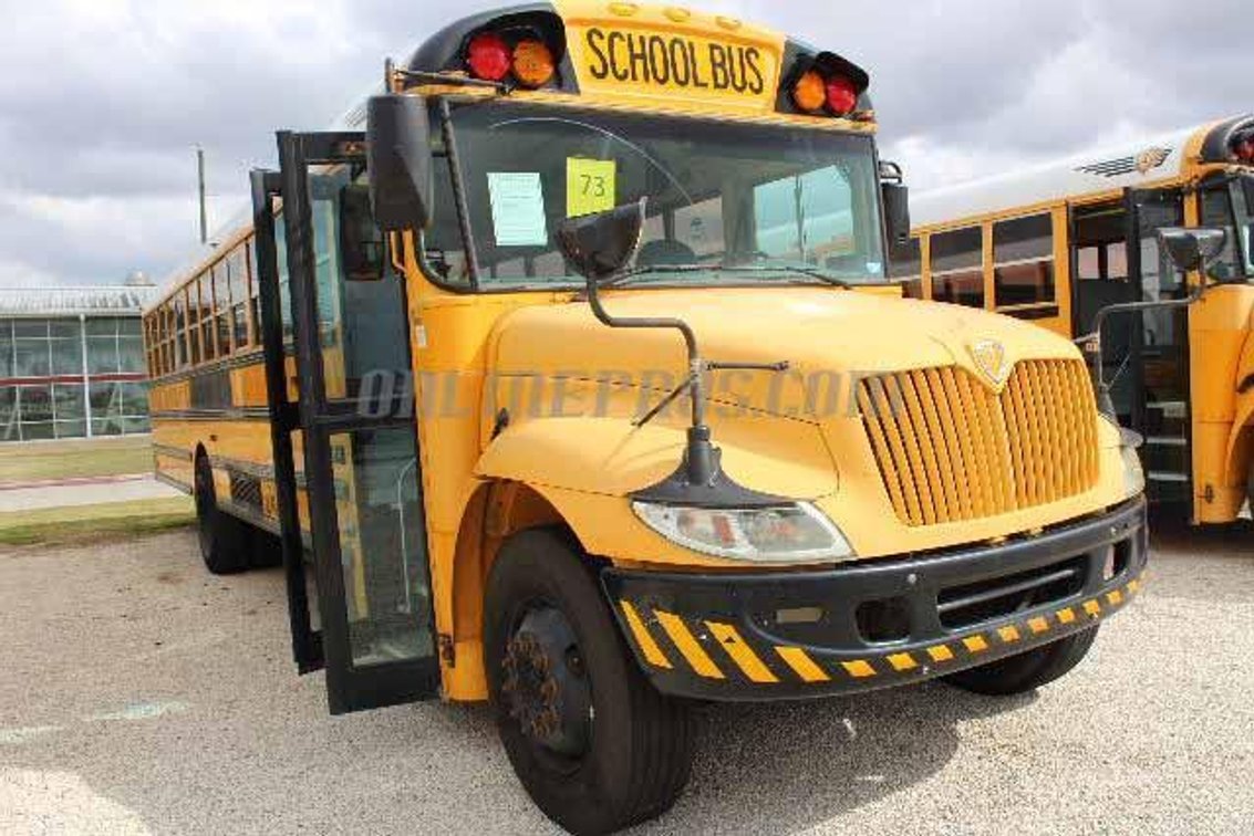 (1) 2006 International School Bus Vin #9825 - Will Need To Be Towed