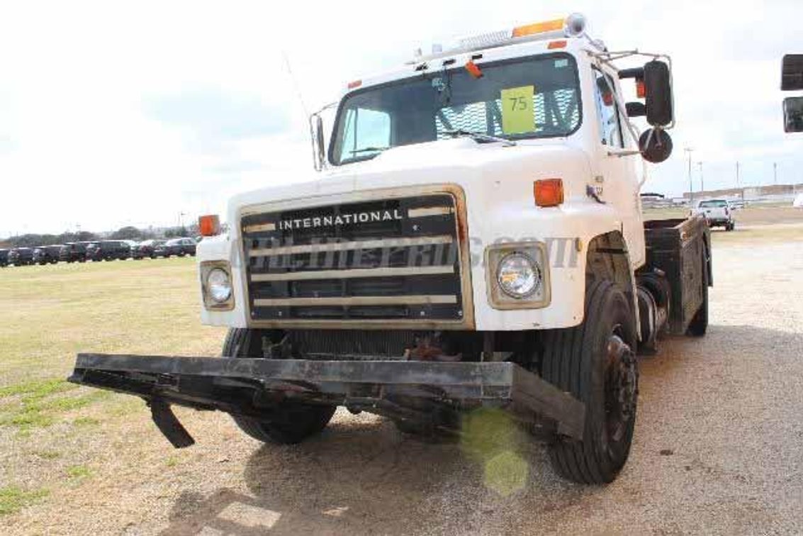(1) 1982 International Wrecker Vin #7172 - Will Need To Be Towed