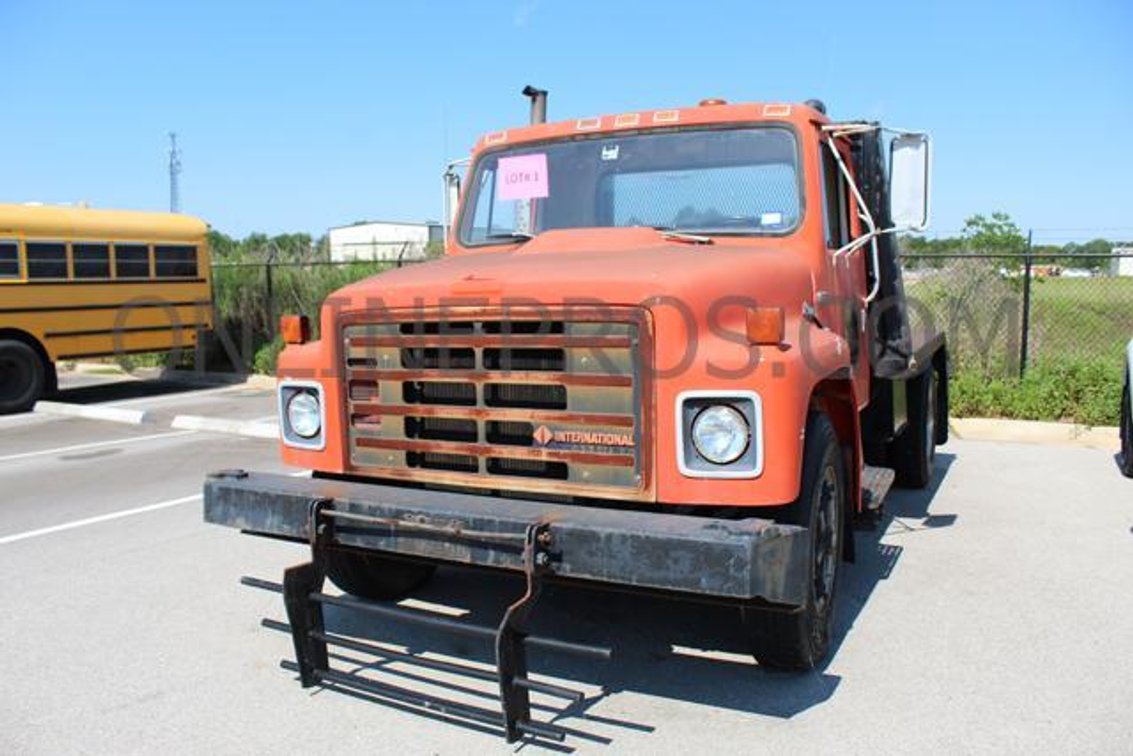 (1) 1980 International Winch Truck Vin #5637 - WILL NEED TO BE TOWED
