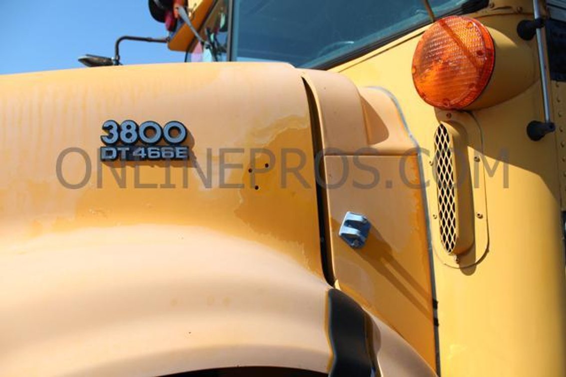(1) 1998 International Bus Vin #0424