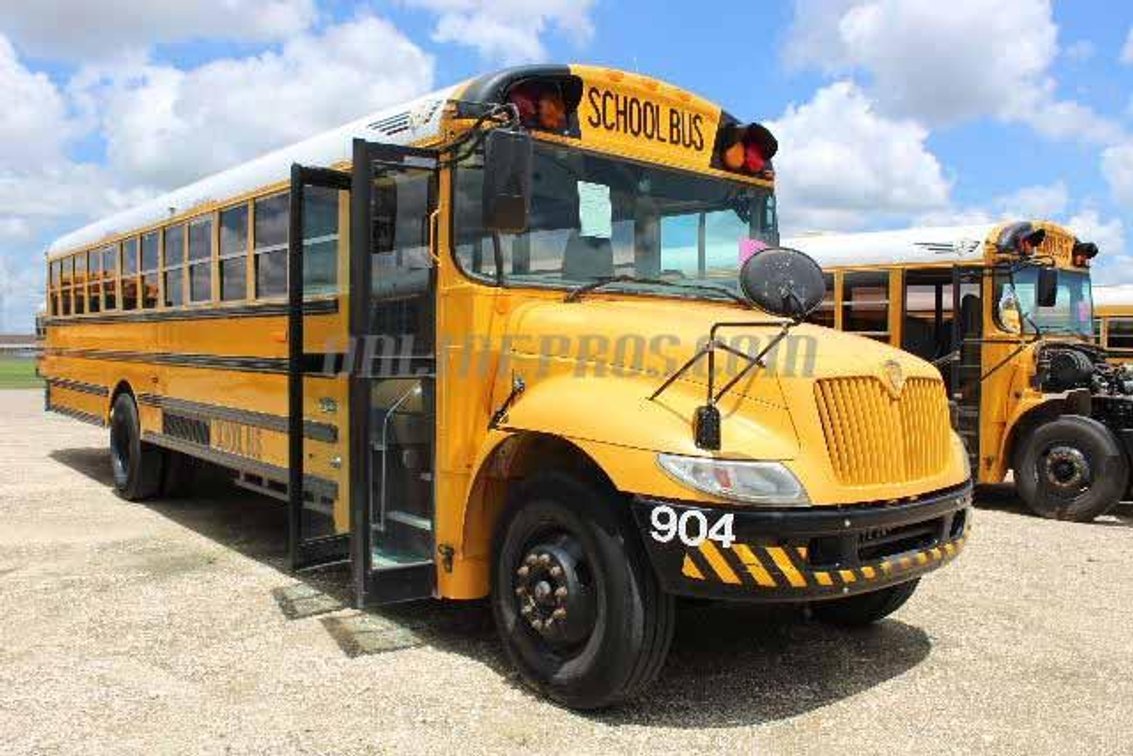 (1) 2005 IC Bus Vin #5831