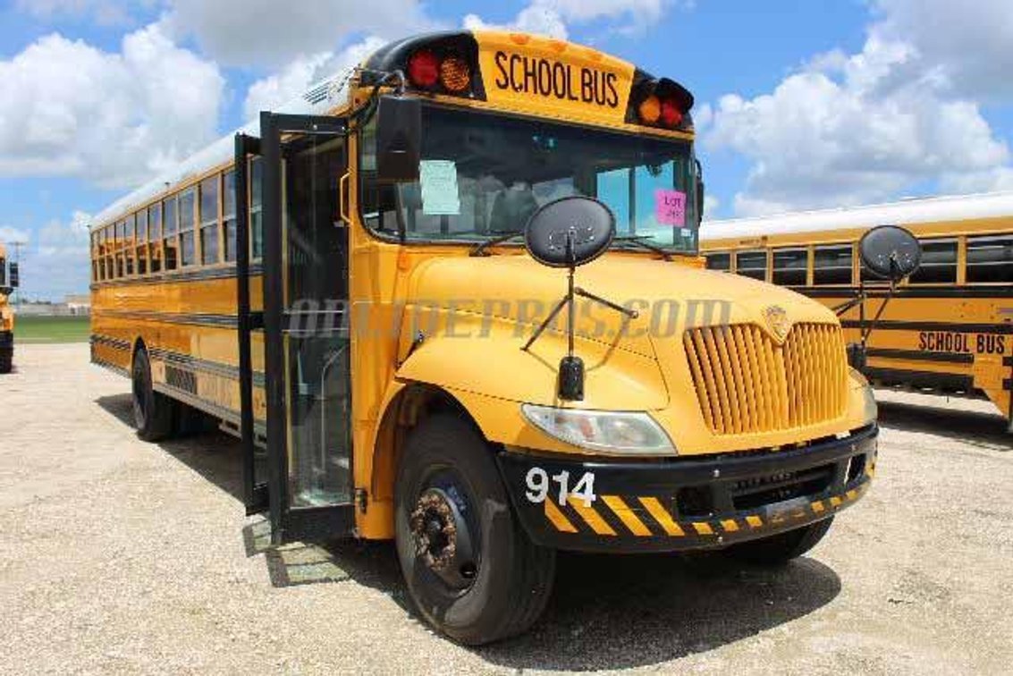 (1) 2005 IC Bus Vin #5818