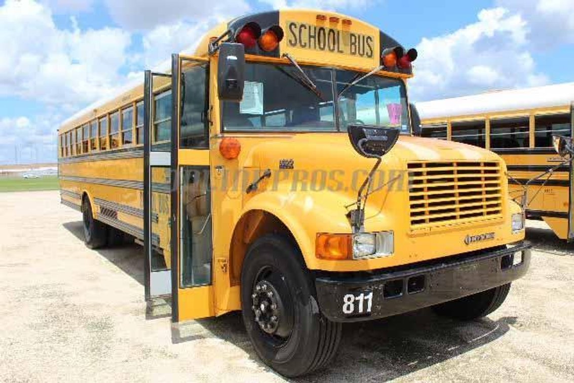 (1) 2000 International Bus Vin #0136