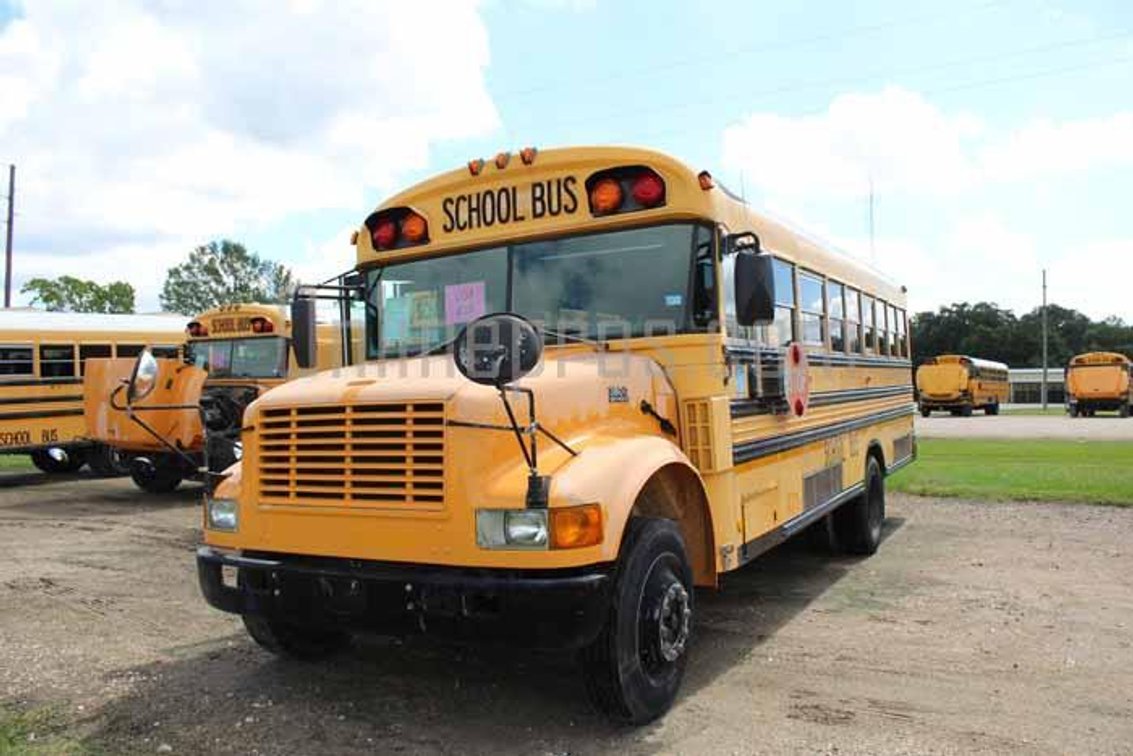 (1) 2000 International Bus Vin #4327