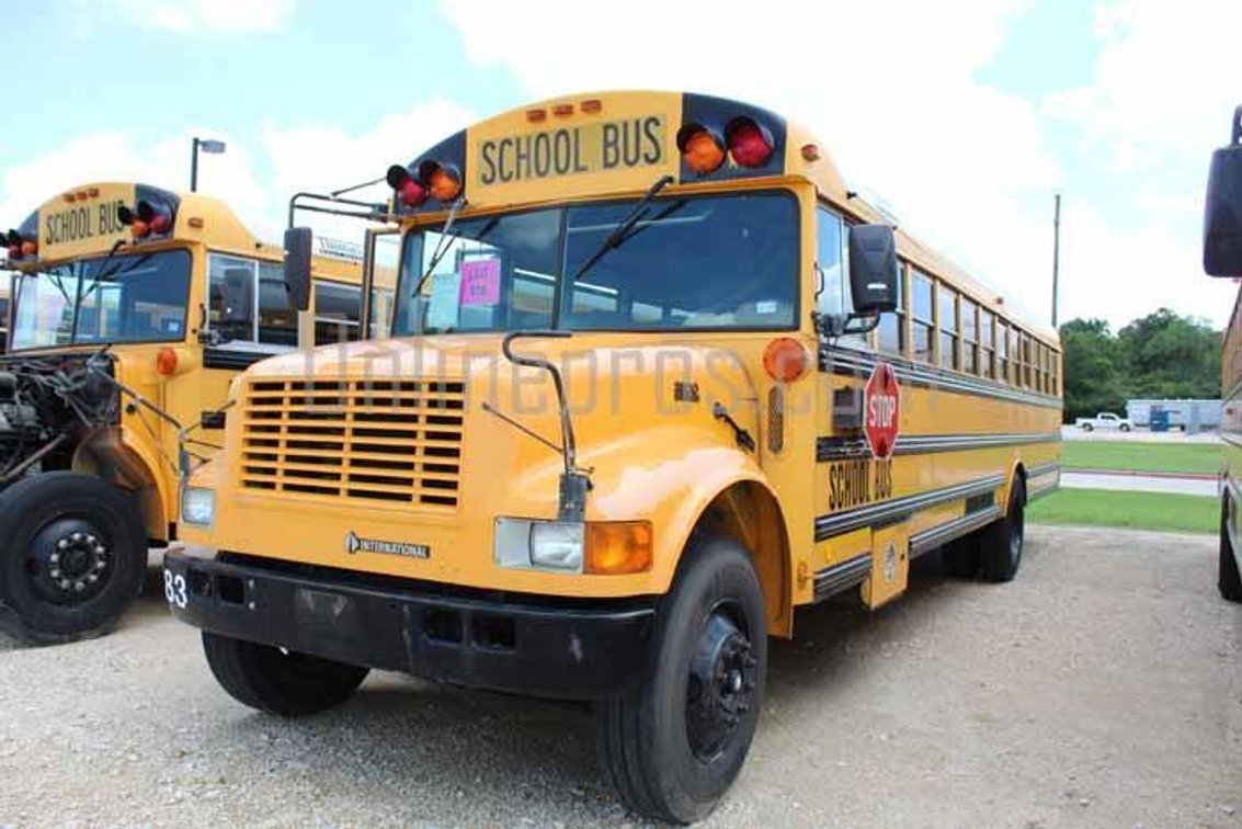 (1) 2000 International Thomas Bus Vin #0141 - Needs To Be Towed
