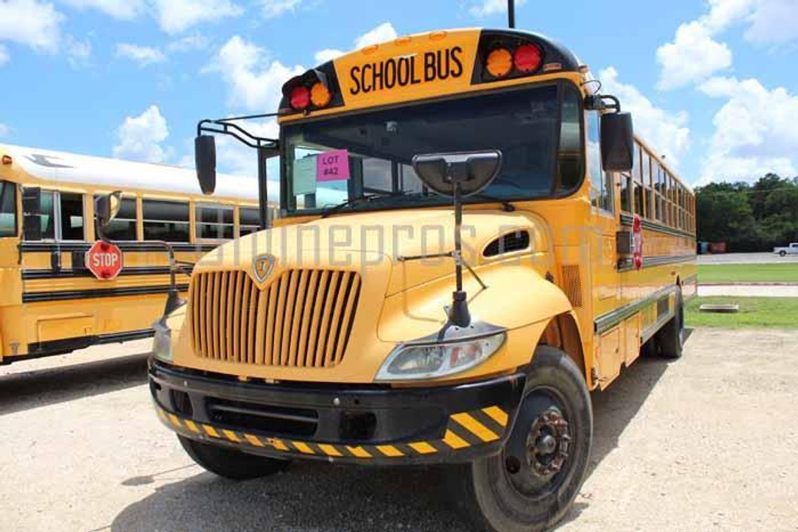 (1) 2006 International Bus Vin #9822 - Needs To Be Towed