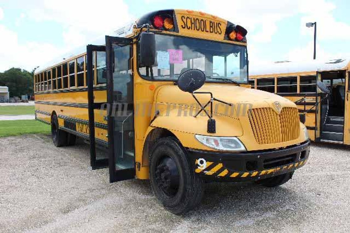 (1) 2005 International Bus Vin #5834 - Needs To Be Towed