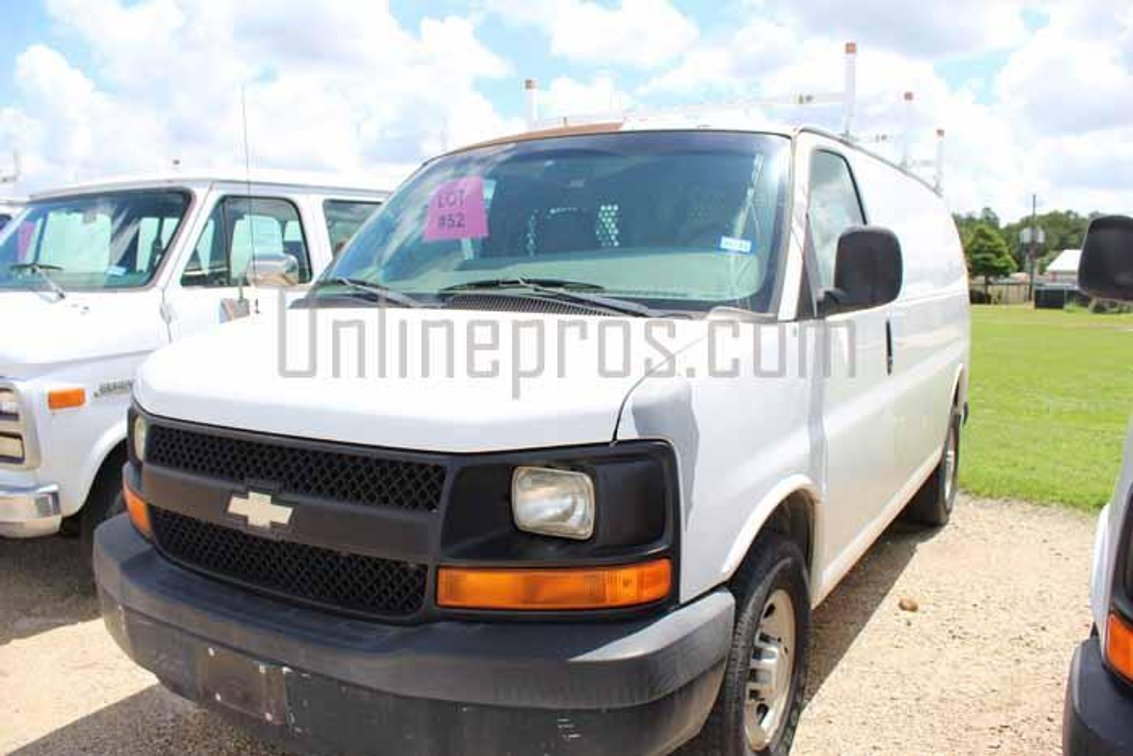 (1) 2007 Chevy Van Vin #9640
