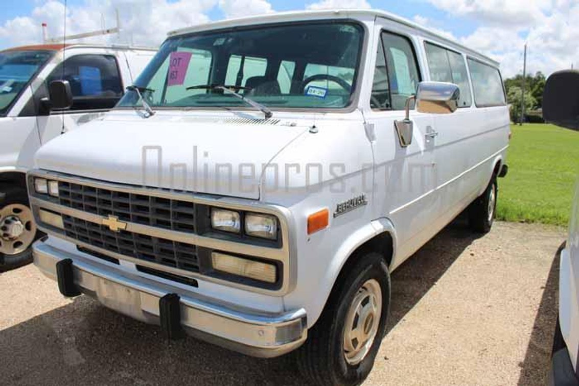 (1) 1993 Chevy Beauville Van Vin #2307