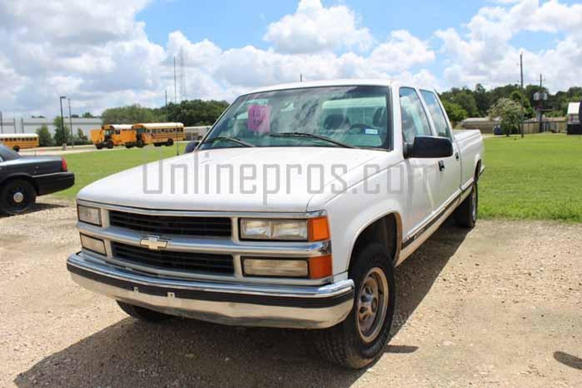 (1) 1999 Chevy Pickup 3500 Vin #6533