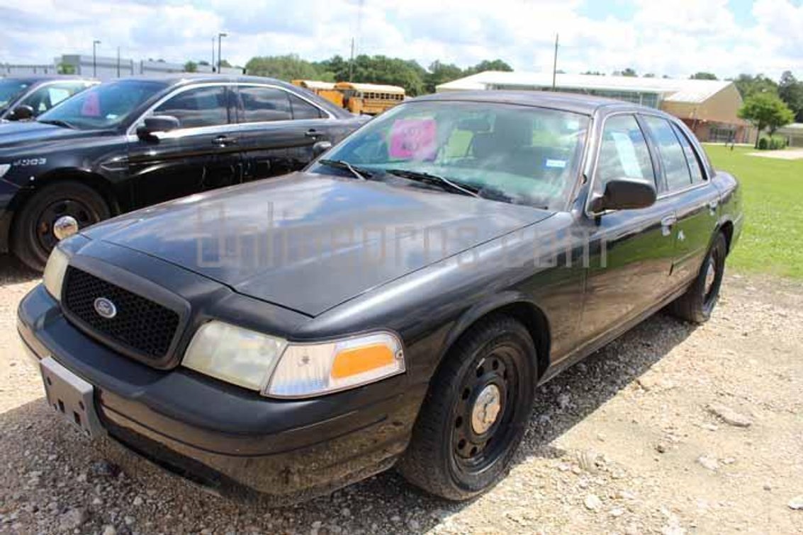 (1) 2008 Ford Crown Victoria Vin #5759