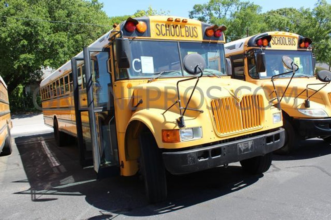 (1) 2004 International CE200 Vin #6339