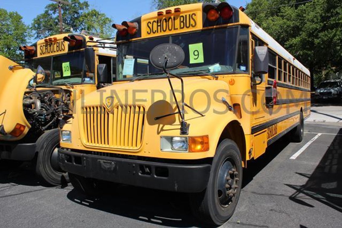 (1) 2004 International CE200 Vin #6340