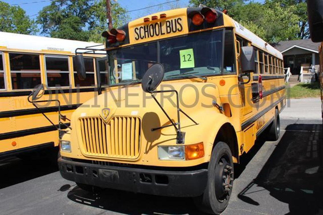 (1) 2004 International CE200 Vin #6489