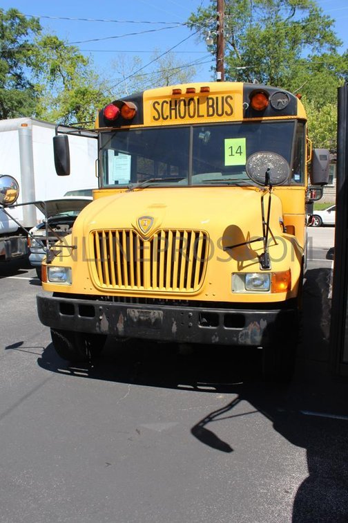(1) 2004 International CE200 Vin #6338