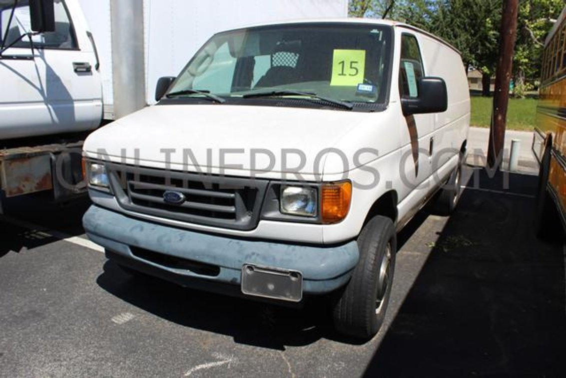 (1) 2003 Ford Cargo Van Vin #4538