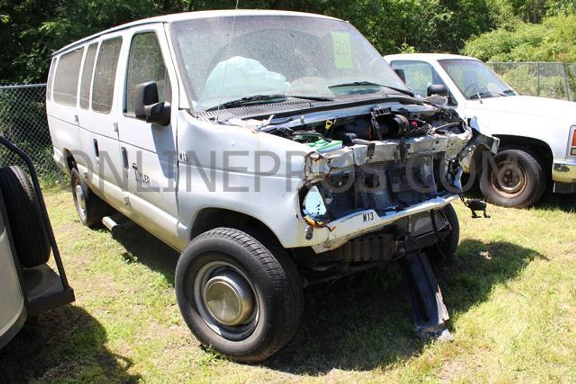 (1) 2005 Ford Passenger Van Vin #2349 (Needs To Be Towed)
