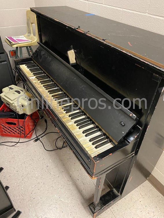 (1) Bladwin 243 Standup Piano