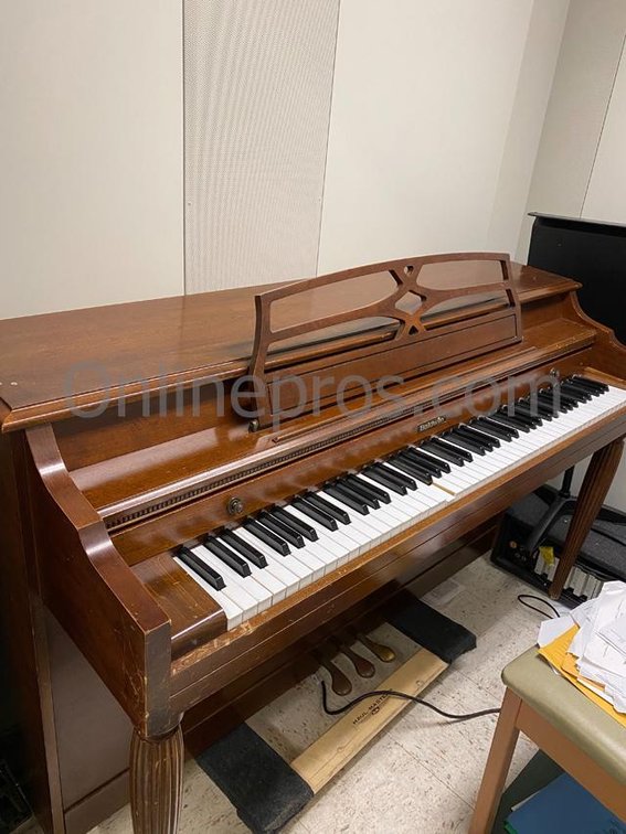 (1) Bladwin Spinet Standup Piano