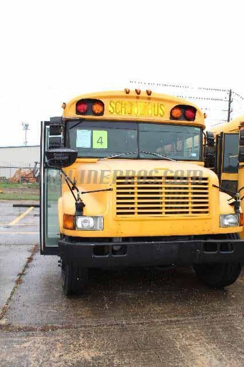 (1) 2000 Blue Bird School Bus Vin# 5508